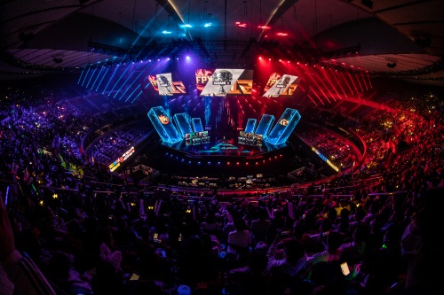 英雄联盟S15全球总决赛LPL赛区开门红：BLG与TES团战配合惊艳